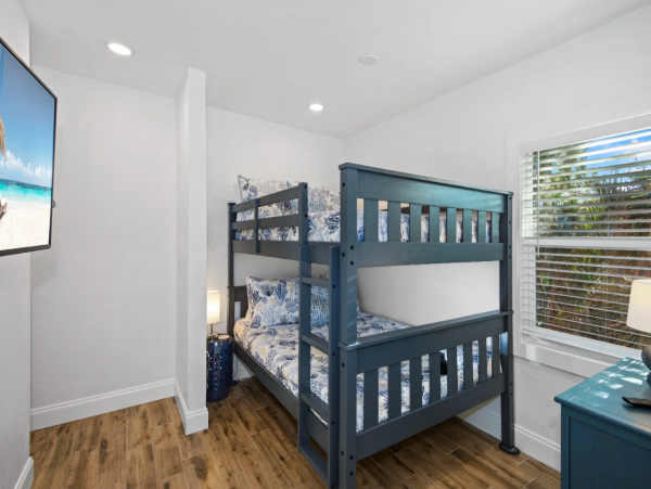 Fort Myers Beach Vacation Rental - Spacious 6 Bedroom Coastal Retreat Near Beach